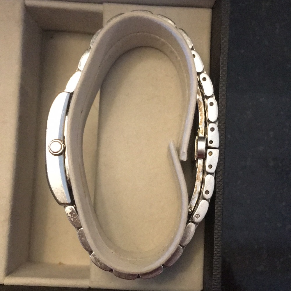 EUC FENDI TIMEPIECE - Picture 4 of 6